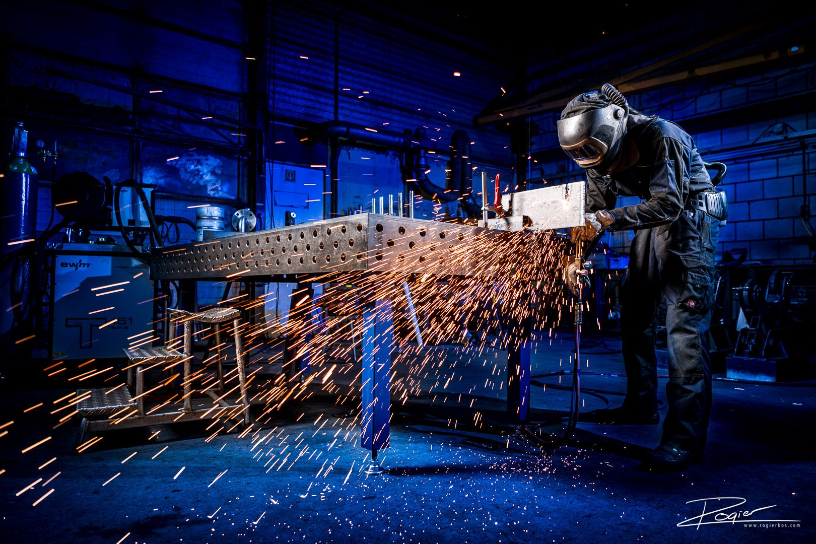 Industrieel portret lasser aan het snijbranden.jpg