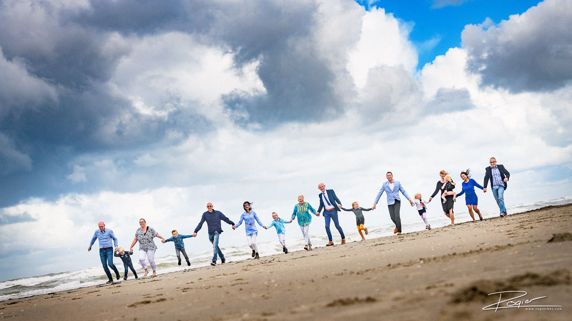 famiieportret op het strand Rockanje.jpg