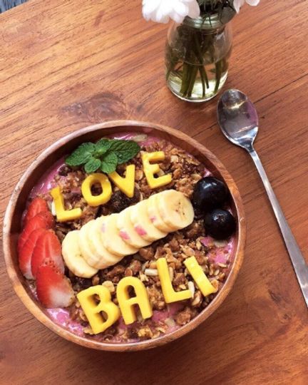 Terug uit Bali! Deze heerlijke smoothiebowl is super simpel thuis te maken!