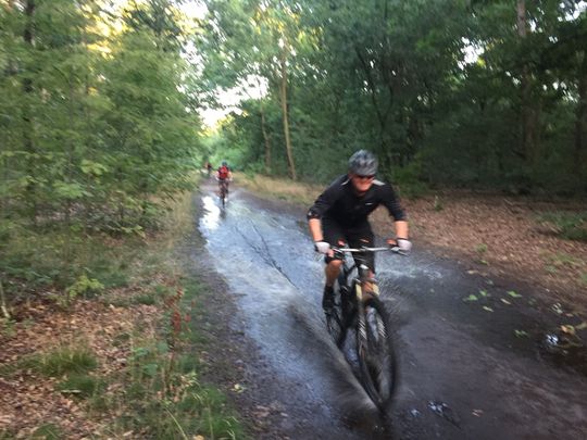 Fietsen in de modder 