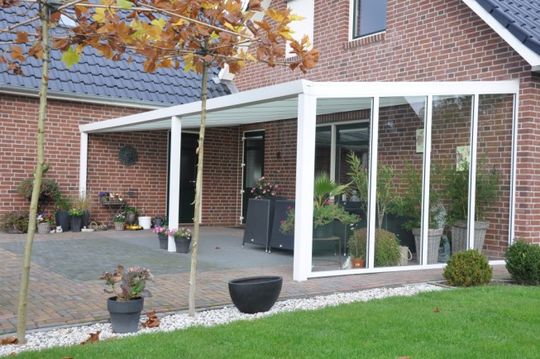 aluminium-zijnwand-overkapping-gardendreams-veranda.35e07f.jpeg