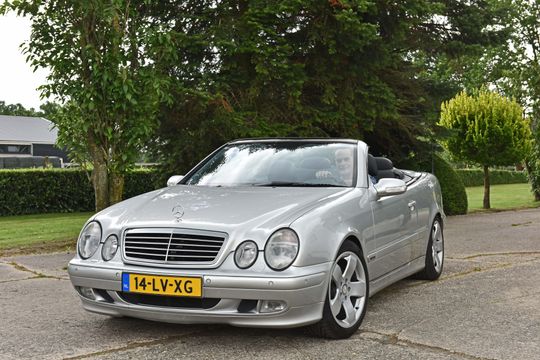 Mercedes Benz CLK320 Cabriolet silver bj. 2000