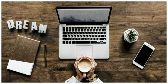 Online-boeken-laptop-koffie.jpg